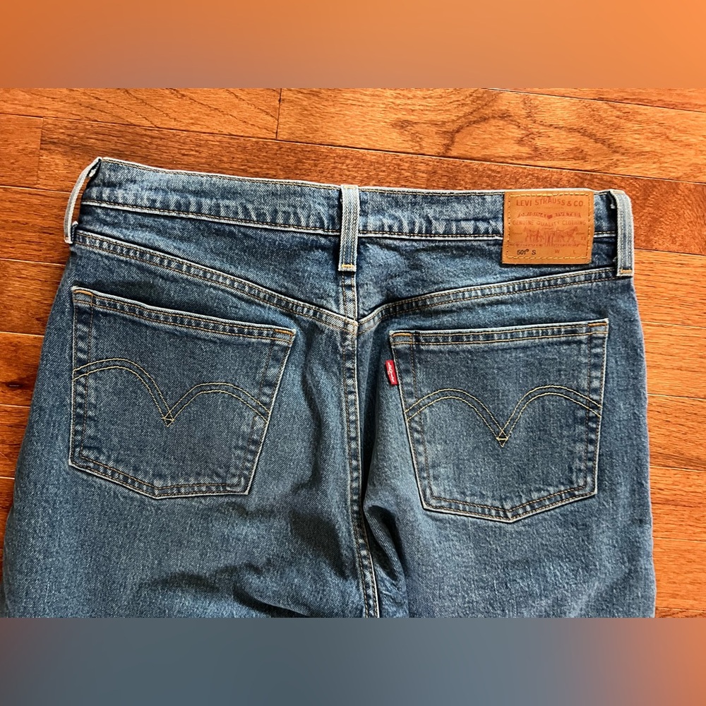 Levi’s 501 s Women’s Classic Blue Button-Fly Denim Jeans - Picture 2 of 11